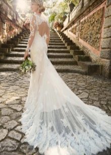 Čipkované svadobné šaty s vlečkou