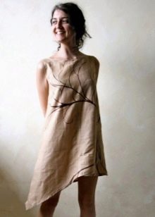 Ленена рокля-туника с асиметричен подгъв