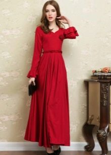 Raudona ilga lininė suknelė