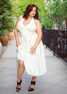 Bílé dlouhé šaty s vysokým pasem pro obézní ženy