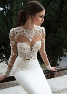 Gaun pengantin sarung dengan renda