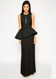Ilga juoda suknelė su asimetrišku pepliu