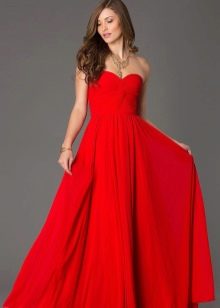 Красива дълга червена рокля с корсет