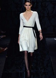Robe portefeuille mi-longue blanche de Diane von Fürstenberg