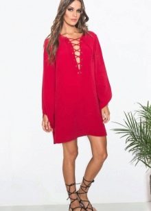 Raudona tunika suknelė