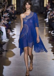 Blauwe mesh jurk met één schouder