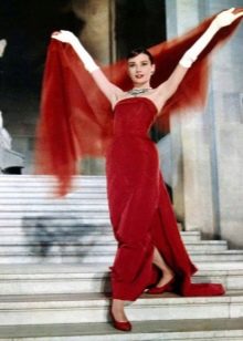 Gaun merah Audrey Hepber