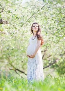 Witte jurk voor zwanger