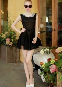 Zwarte doorschijnende korte jurk met hoge taille