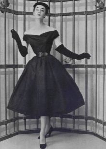 Christian Dior nieuwe jurk met strikhalslijn