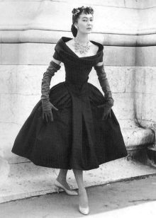Anniversari voluminosi di abiti di Christian Dior nello stile del nuovo fiocco