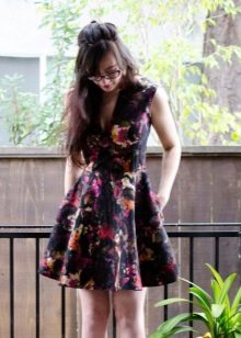 Ljetna pamučna haljina s cvjetnim printom