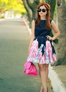 Kvalitní látkové dvoubarevné ležérní šaty