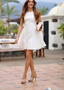 Bijela ležerna haljina A-kroja