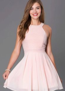 Розова рокля на талията