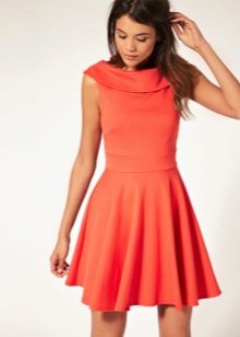 Oranje uitlopende jurk in de taille