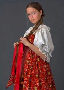  Vestido de verano ruso para mujeres jóvenes