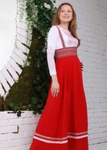 Vestido de verano ruso moderno