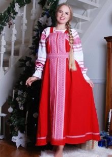  Vestido de verano ruso combinado con camisa