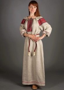 Russische linnen zomerjurk in etnische stijl
