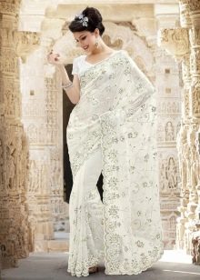Şaşırtıcı derecede güzel beyaz sari