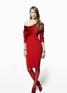Kratka crvena pletena haljina