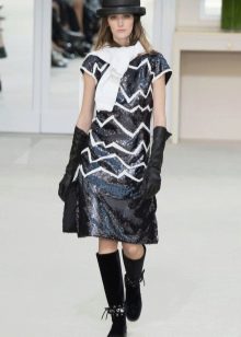 Autumn dress na may print mula sa Chanel