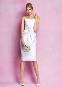 Gaun pengantin tanpa tali lurus pendek