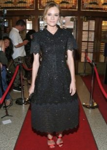 Gaun malam hitam panjang dengan skirt loceng