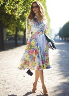 فستان شيفون مزين بوردة مع تنورة شمس