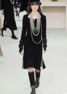 Váy vải tweed của Coco Chanel