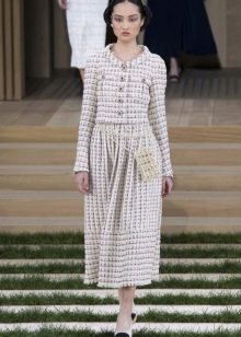 Tweedkleid von Coco Chanel mit Ärmeln