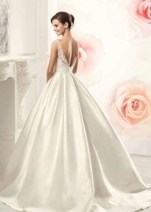 Exuberante vestido de novia con espalda abierta