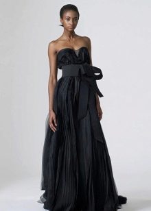 Черна рокля в стил ампир
