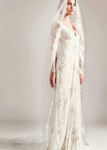 Дантелена сватбена рокля с воал