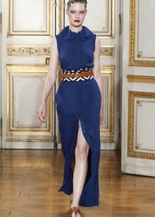 Fitted dress blue with a slit