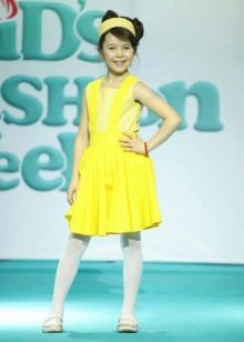 Dzeltena kleita meitenēm no 6-8 gadiem