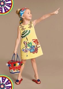 Vestido de verão para uma menina de 5 anos