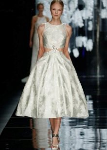 Madinga 2016 m. suknelė su pūkuotu vidutinio ilgio sijonu