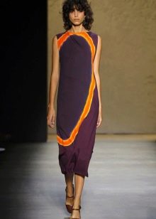 Fashionable dress of a simple cut for the spring-summer 2016 season