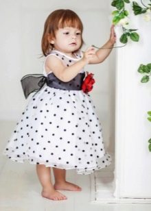 Pakaian elegan untuk kanak-kanak perempuan berwarna putih dengan titik polka hitam