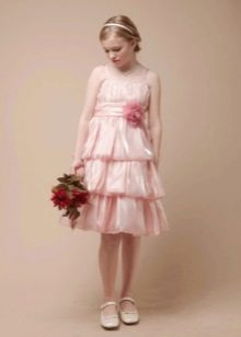 Abgestuftes Kleid im Retro-Stil für ein Mädchen von 11 Jahren