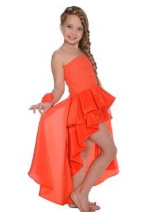 Asymmetrisches Kleid für ein Mädchen von 11 Jahren
