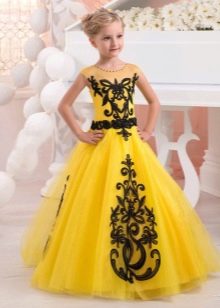 Буйна жълта рокля за момиче на 11 години