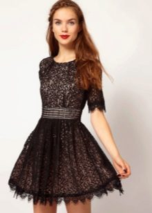 Черна тийнейджърска рокля от гипюр