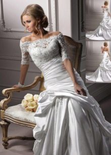 gaun pengantin organza dengan korset renda