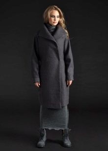 Manteau pour une longue robe d'hiver
