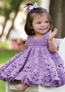 Háčkované šaty pro dívky ve fialové barvě