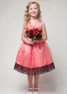 Rožinė su nėriniuota darželio išleistuvių suknelė