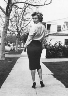 Monroe en jupe crayon